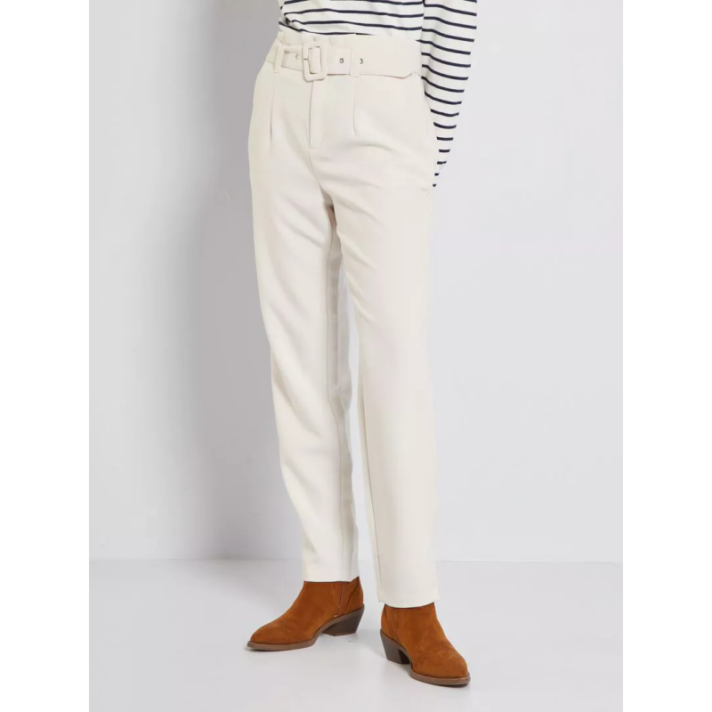 Pantalon carotte avec ceinture