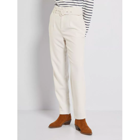 Pantalon carotte avec ceinture